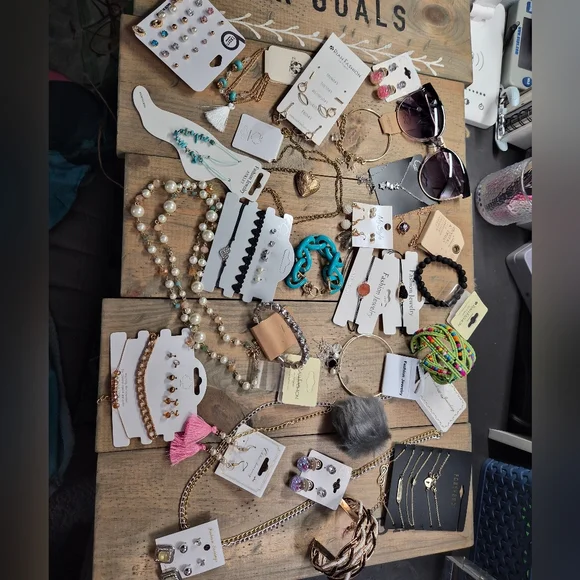 10-piece Sparkly Blind Box - Picture 3 of 4